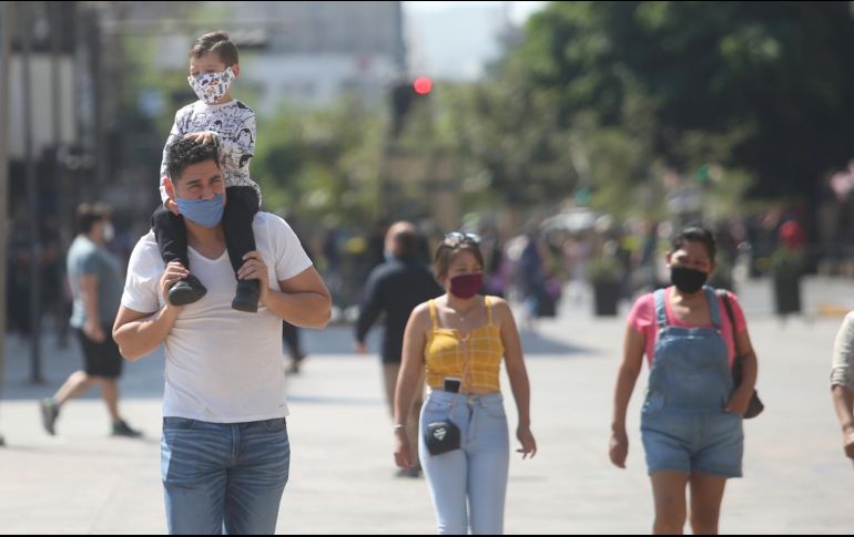 Ante las actuales condiciones climatológicas se recomienda tomar abundantes líquidos y utilizar filtró solar. EL INFORMADOR /ARCHIVO