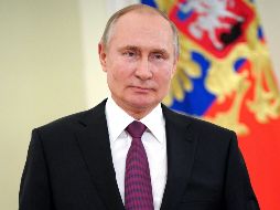 Putin consideró que Rusia podría levantar las restricciones que aún rigen por la pandemia cuando el 70% de los adultos hayan sido vacunados. EFE / M. klimentyev