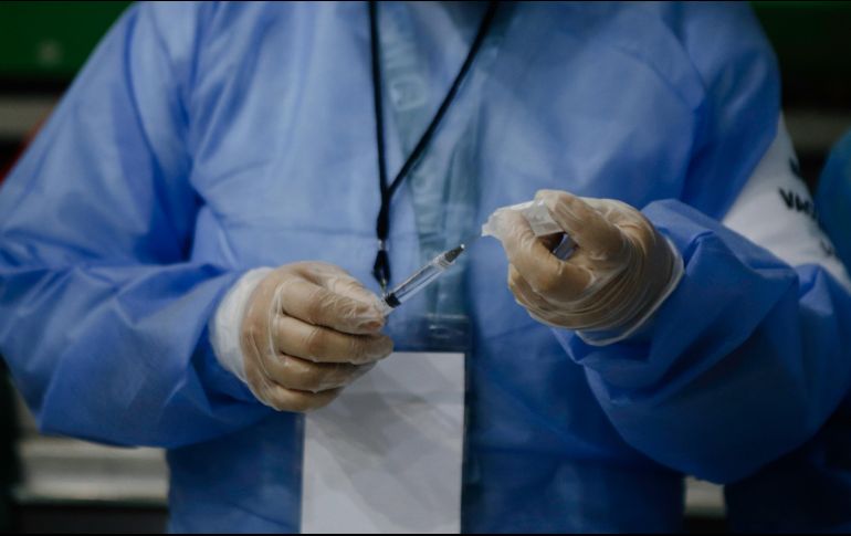 Las autoridades volvieron a cambiar el mecanismo y abrieron la vacunación a personas sin cita. EL INFORMADOR / ARCHIVO