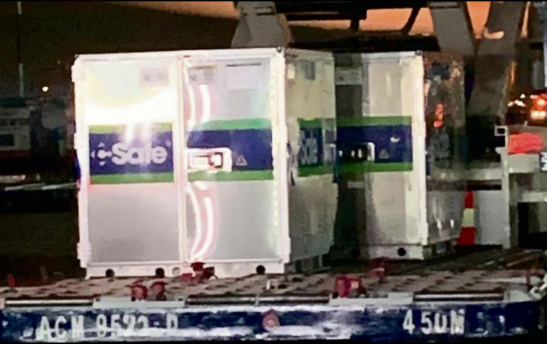 LLEGADA. Las vacunas aterrizaron anoche en el aeropuerto capitalino. ESPECIAL