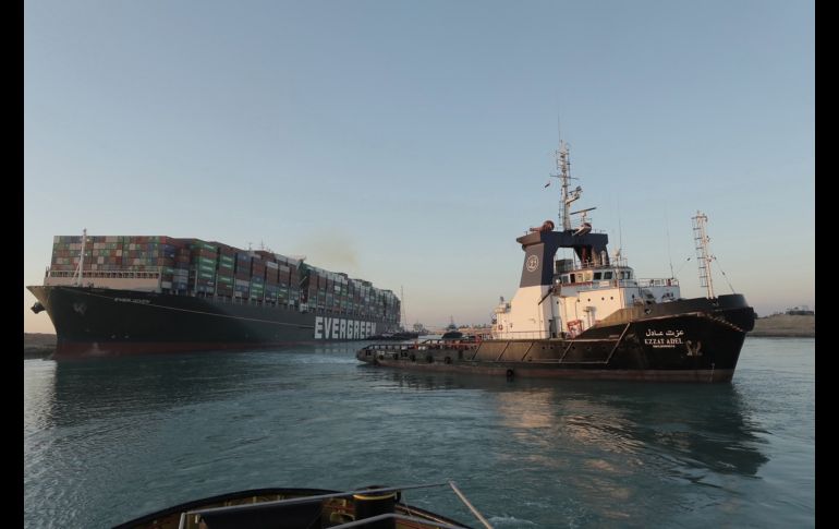 El buque estuvo encallado durante una semana. EFE /