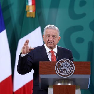 AMLO afirma que se respetarán contratos vigentes en materia energética