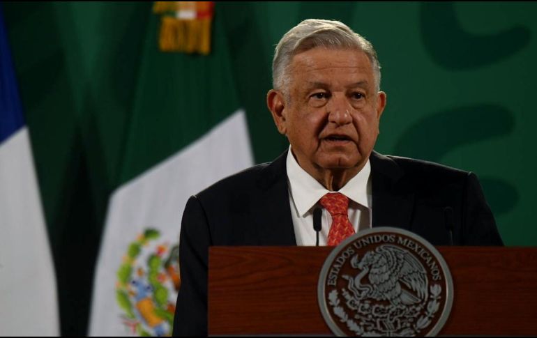 AMLO señaló que ya tiene credencial de elector con domicilio en la Alcaldía Cuauhtémoc, por lo que el jueves 1 de abril podría vacunarse. SUN / A. Martínez