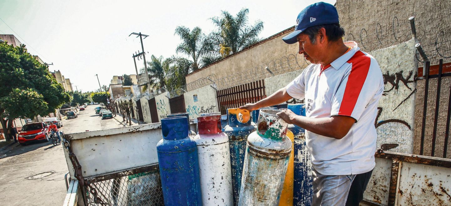 PANORAMA.  El incremento en los energéticos, como las gasolinas  y  el gas,  disparó la inflación en marzo.