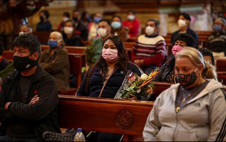 Las declaraciones del obispo Antonio González contra el uso del cubrebocas generaron indignación en redes. EFE/J. Jácome