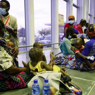 Al menos 100 mil desplazados siguen sin localizar tras ataque en Mozambique