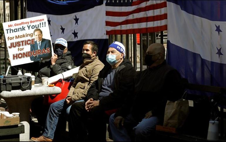 Cientos de personas se congregaron a las afueras de la Corte de Nueva York para exigir el máximo castigo de ley contra 