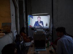 Macron insistió en el éxito que ha supuesto mantener el máximo posible las escuelas abiertas, frente a otros países que las han cerrado hace meses. AP / D. Cole