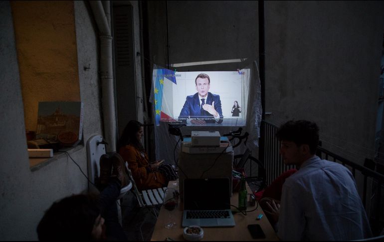 Macron insistió en el éxito que ha supuesto mantener el máximo posible las escuelas abiertas, frente a otros países que las han cerrado hace meses. AP / D. Cole