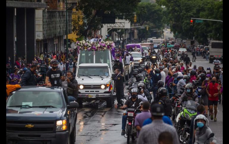 Por segundo año se prohibió la tradicional aglomeración frente la Basílica de Santa Teresa, en el centro de Caracas, y la imagen fue trasladada a bordo del 