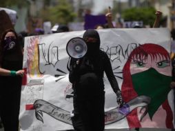Este miércoles un grupo de mujeres se manifiesta en la zona centro de Guadalajara. EL INFORMADOR / F. Atilano