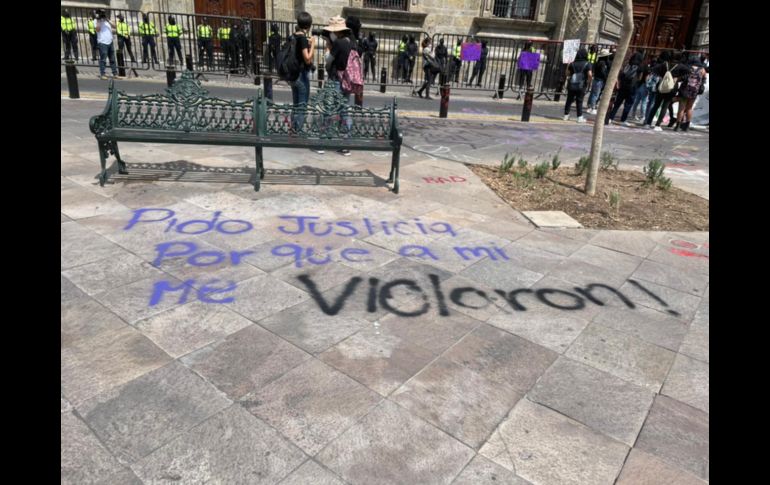 Este miércoles un grupo de mujeres se manifiesta en la zona centro de Guadalajara. EL INFORMADOR / P. Gallardo