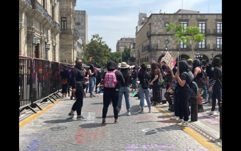 Este miércoles un grupo de mujeres se manifiesta en la zona centro de Guadalajara. EL INFORMADOR / P. Gallardo