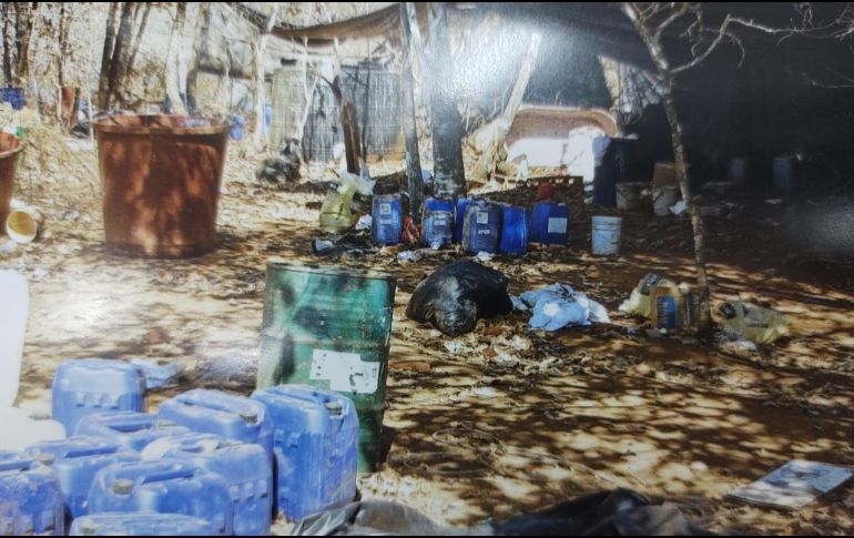 El laboratorio fue localizado por la Sedena en una zona de difícil acceso. ESPECIAL / FGR