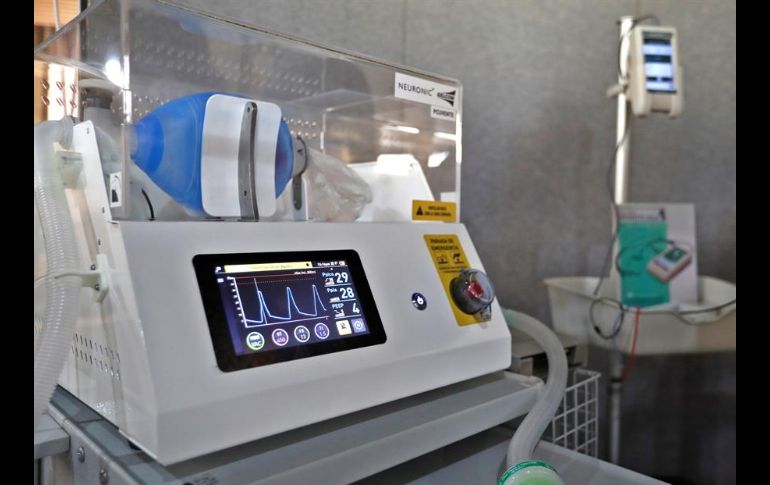 Media docena de científicos a cargo de centros de investigación del país mostraron a periodistas algunos de los dispositivos que están produciendo. EFE/Y. Zamora