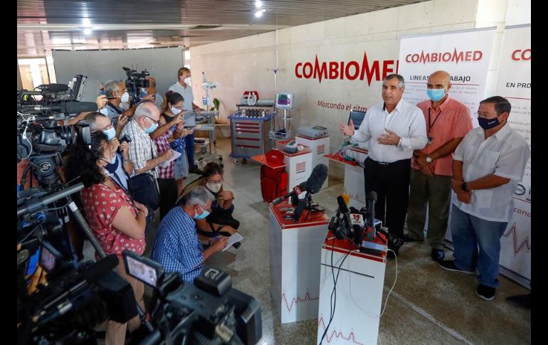 Media docena de científicos a cargo de centros de investigación del país mostraron a periodistas algunos de los dispositivos que están produciendo. EFE/Y. Zamora