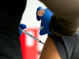 Este aplazamiento no afecta a las dosis que actualmente se están utilizando en EU, ya que han sido producidas en Holanda. EFE/ARCHIVO