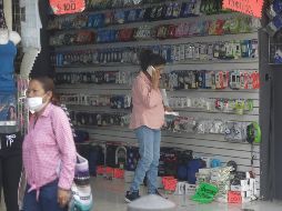 Este medio observó negocios del Centro tapatío en los que no se implementan las medidas para evitar los contagios de COVID-19, por el cual han muerto más de 11 mil personas en Jalisco. EL INFORMADOR/F. Atilano