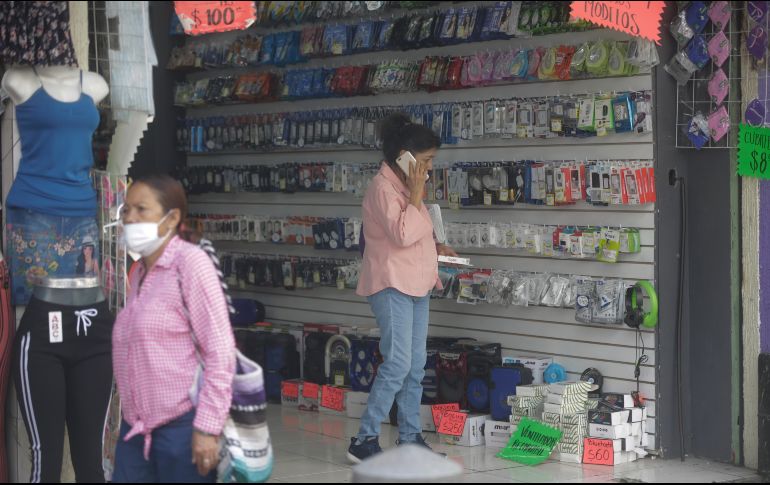 Este medio observó negocios del Centro tapatío en los que no se implementan las medidas para evitar los contagios de COVID-19, por el cual han muerto más de 11 mil personas en Jalisco. EL INFORMADOR/F. Atilano