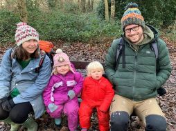 Lee y Louise esperan que al compartir el cuidado de los niños a partes iguales sean un buen modelo para sus hijos. LEE HARMAN