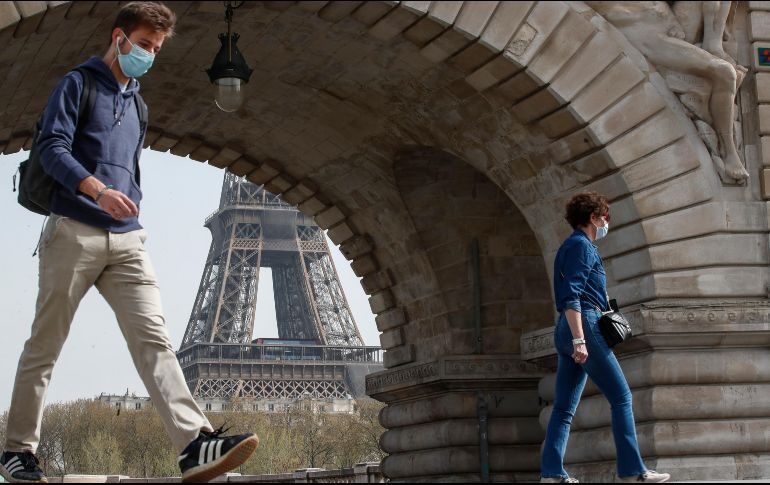 Los franceses no podrán alejarse más de 10 kilómetros de su domicilio sin justificación y los comercios no esenciales serán cerrados en todo el país. AP / M. Euler