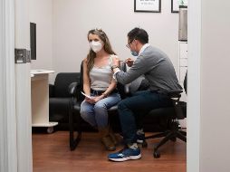 Persiste una cierta controversia sobre si existe alguna relación entre la vacuna y unos pocos casos de trombosis en personas a las que se había administrado. AP/D. Dyck