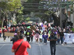 Poco más de 250 mujeres marcharon desde el Monumento a la Revolución a casa Quintana Roo, ubicada en la colonia Roma. SUN /H. García