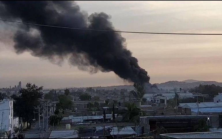 En las labores apoyó Bomberos Guadalajara, del Estado, de Zapopan, de Tlajomulco y de El Salto, además de la presencia de paramédicos de Cruz Roja.. TWITTER / @GobTlajomulco