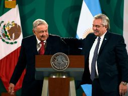 Fernández, quien cumplió años ayer viernes, fue vacunado contra COVID-19 el pasado 21 de enero por la dosis rusa Sputnik V. AFP / ARCHIVO