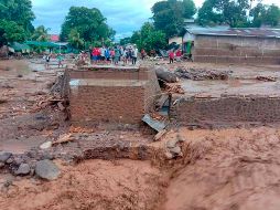 Inundaciones en Indonesia dejan al menos 43 muertos y 27 desaparecidos