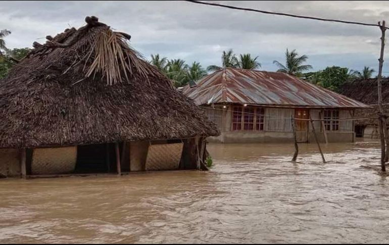 Decenas de casas quedaron enterradas en el lodo en la localidad de Lamanele. AFP / J. Christian