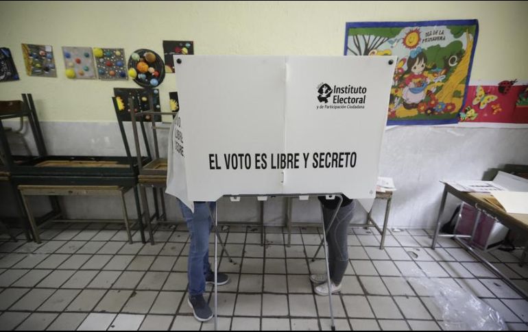 Advierten que el cambio constante de camiseta entre los aspirantes puede confundir al electorado, generar más indecisos o apatía por participar en las votaciones. EL INFORMADOR/ARCHIVO