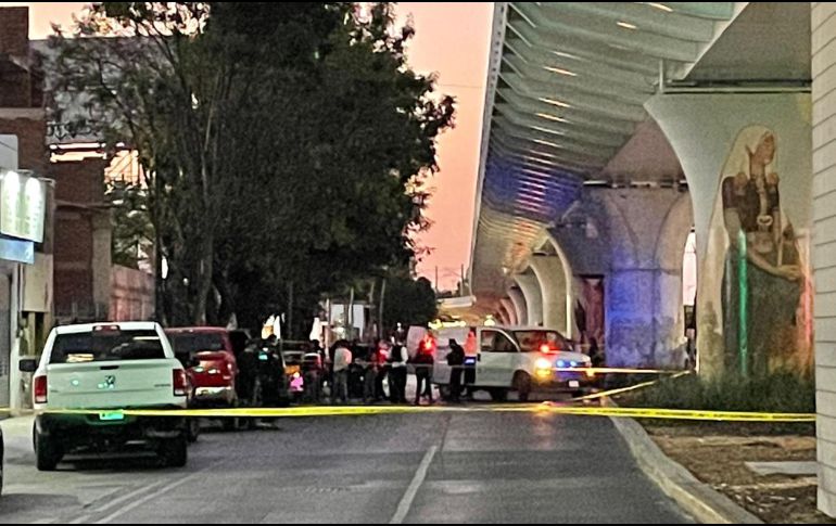 Uno de los oficiales recibió un impacto en uno de sus hombros, mientras que la policía mujer que lo acompañaba recibió un balazo en el pómulo. ESPECIAL