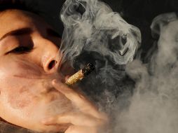 USO LÚDICO. Las personas mayores de edad podrán portar hasta 28 gramos de marihuana sin ser acreedoras a ninguna sanción. EFE