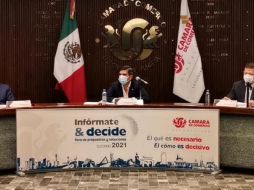 Raúl Uranga Lamadrid, presidente del Consejo Directivo de la Canaco en el foro Infórmate y Decide. ESPECIAL