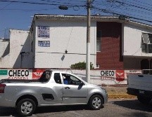 El inmueble está en renta y en la fachada están los números telefónicos de contacto, sin embargo nadie buscó a los propietarios para solicitar el permiso. ESPECIAL