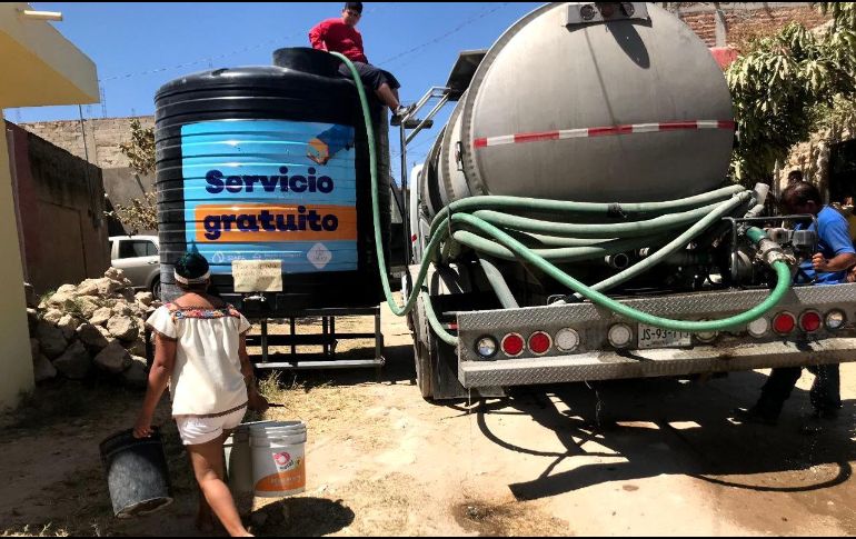 La distribución de pipas tiene el objetivo de minimizar las afectaciones a las colonias que se encuentran dentro del operativo de suministro rotatorio. ESPECIAL / SIAPA