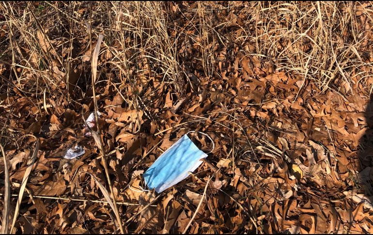 En la segunda mitad de 2020, voluntarios de todo el mundo recolectaron más de 107 mil artículos de equipo de protección personal, según Ocean Conservancy. AP / W. Parry