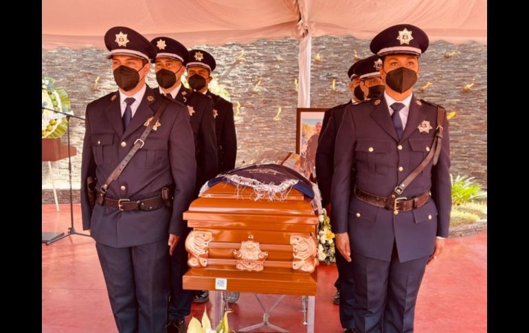 A la ceremonia luctuosa, acudieron funcionarios municipales, estatales y federales. ESPECIAL / Policía de Guadalajara