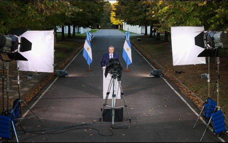 Las restricciones incluyen la prohibición de la circulación entre las 00:00 y las 06:00 horas. EFE/Presidencia de Argentina