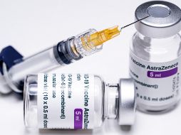 El inmunizante, conocido también con el nombre de Vaxzevria, es una de las vacunas autorizadas para proteger a la población mundial contra los efectos del COVID-19. AFP / ARCHIVO