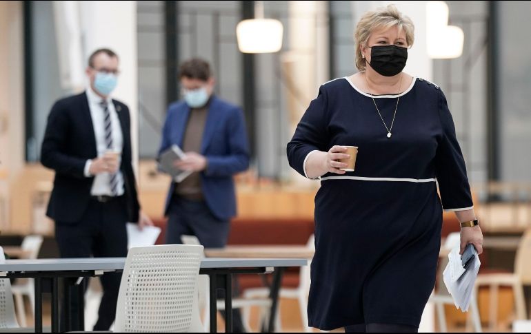 Resaltan que aunque la ley es igual para todos, ''no todos son iguales'' y que el hecho de que Erna Solberg sea la cabeza visible de las medidas del gobierno contra el COVID-19 justifica el castigo. EFE / S. Lysberg Solum
