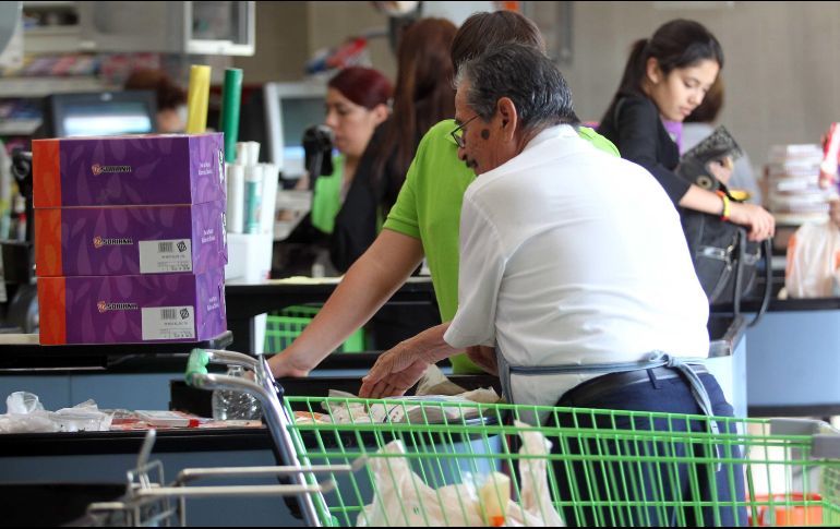 A través de un comunicado, el Inapam llamó a esta población a aplicar las medidas sanitarias establecidas por la Secretaría de Salud federal. EL INFORMADOR / ARCHIVO
