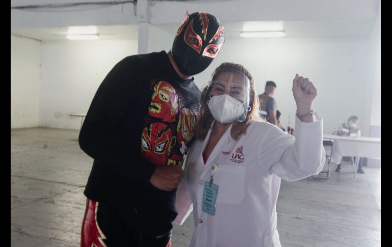 Desde las 09:30 de la mañana 10 luchadores, técnicos y rudos, y un réferi llegaron al módulo ubicado en el Auditorio Benito Juárez en Zapopan. EL INFORMADOR / G. Gallo
