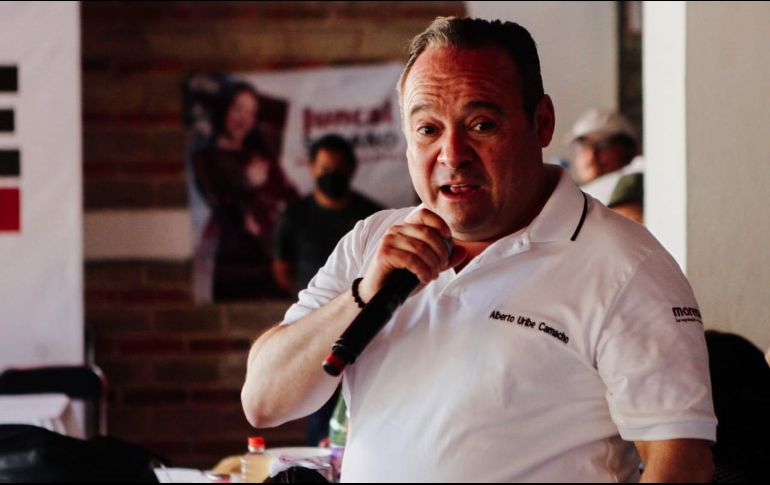 Alberto Uribe se reunió hoy con vecinos de la colonia Del Fresno. ESPECIAL