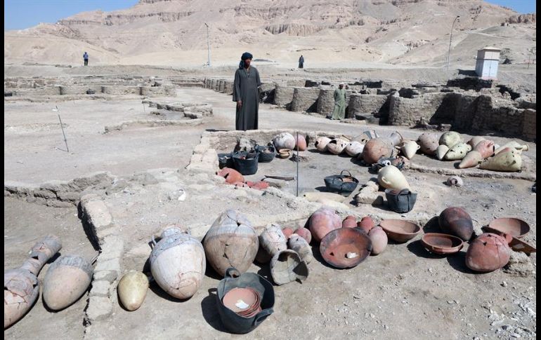 Continúan presentes en la ciudad muros e incluso cuartos llenos de hornos, alfarería almacenada y utensilios de uso cotidiano, así como restos humanos. EFE/K. Elfiqi