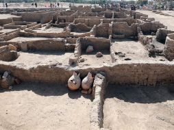Continúan presentes en la ciudad muros e incluso cuartos llenos de hornos, alfarería almacenada y utensilios de uso cotidiano, así como restos humanos. EFE/K. Elfiqi