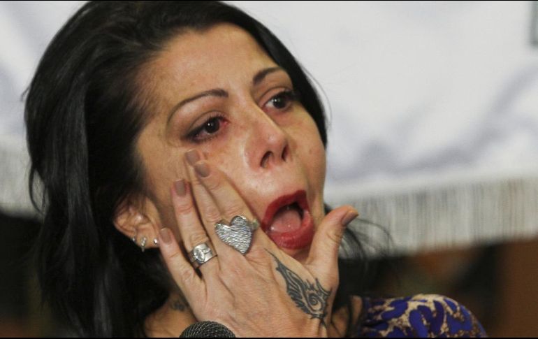 Alejandra Guzmán. La cantante está “entre la espada y la pared”; y mientras apoya a su padre, le ofrece ayuda a su hija. NOTIMEX/Archivo