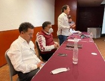 Mario Delgado (i) estuvo acompañado por Carlos Lomelí y Alberto Uribe de Zapopan; además de los aspirantes a diputaciones locales. ESPECIAL