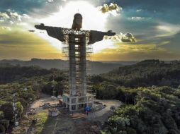 Esta semana fueron instalados los brazos y la cabeza de la estatua, de 43 metros de altura. GETTY IMAGES